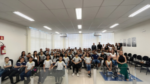 Projeto Vereador Estudante levou os alunos dos 5º anos para conhecerem de perto o Poder Judiciário e um pouco da história de Itapecerica