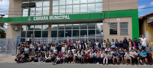 Alunos do 5º ano da Escola Municipal José Batista Leite visitaram a sede do Poder Legislativo, tiraram dúvidas sobre a atuação parlamentar e conheceram de perto as funções dos Três Poderes.