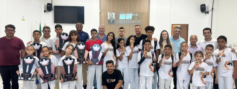 Câmara presta homenagem aos atletas do projeto de capoeira que participaram, no último final de semana, da Copa de Capoeira em  Divinópolis